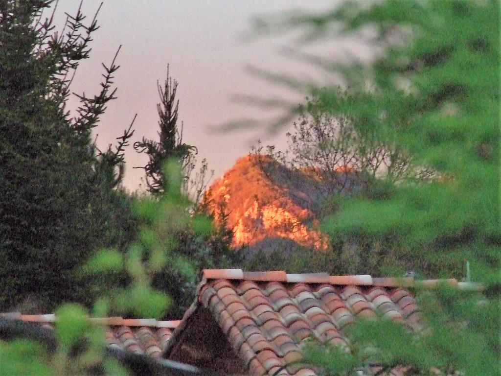 Le Rouge Robin Villa Fougax-et-Barrineuf Exteriör bild